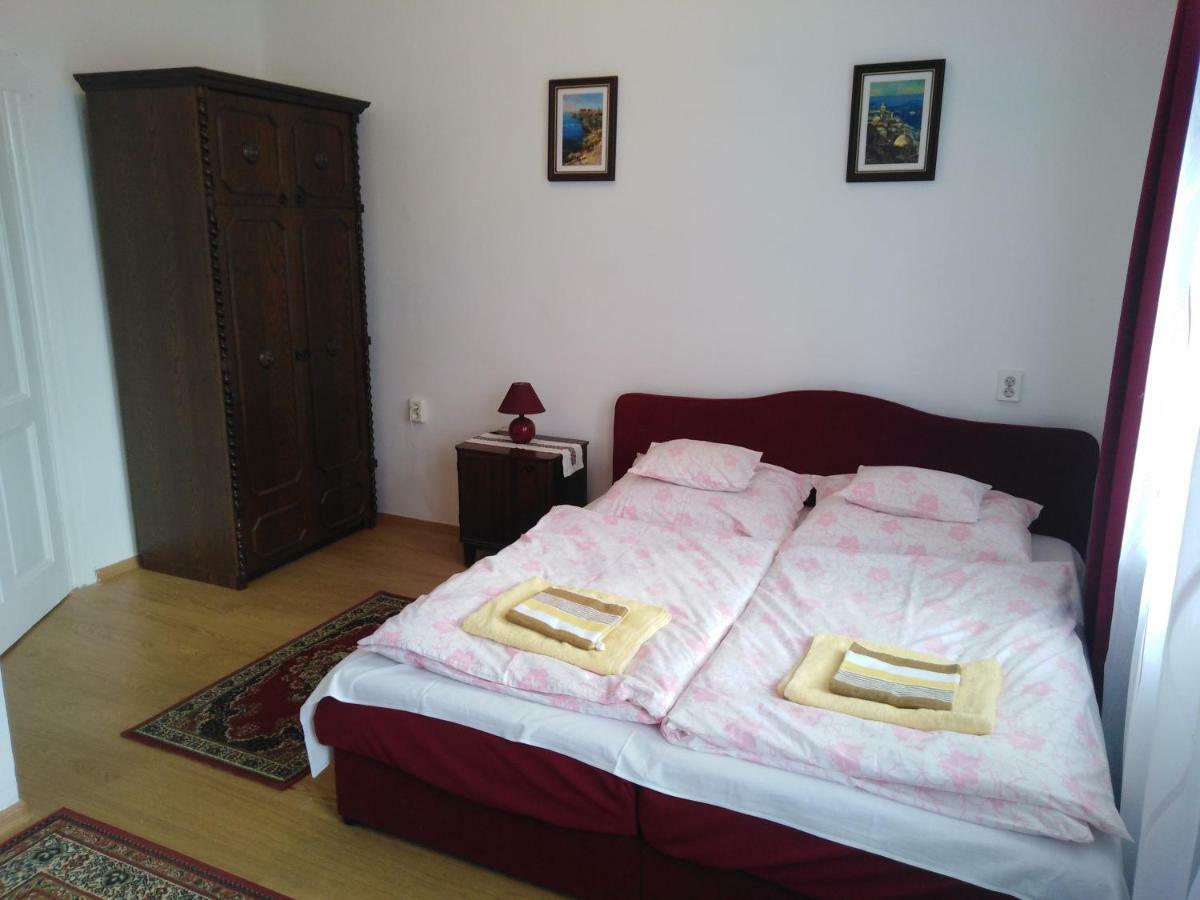 Orgona Vendeghaz Miskolc Apartment Exterior photo
